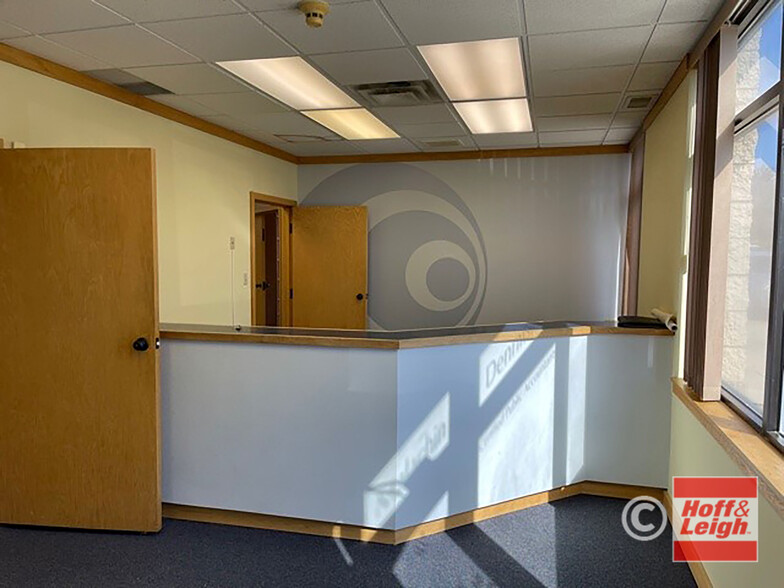 1915 W Market St, Akron, OH for lease - Interior Photo - Image 2 of 5