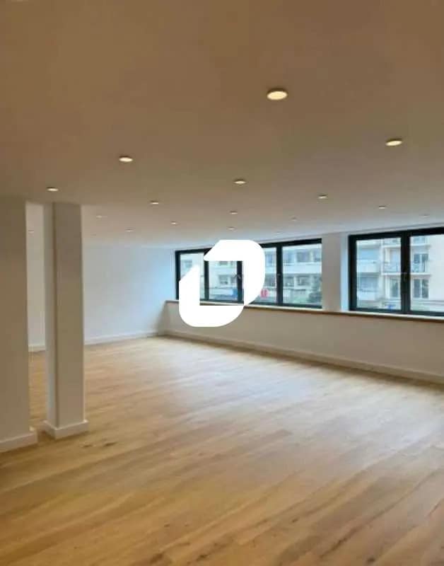 Office in Viroflay for lease Interior Photo- Image 1 of 5