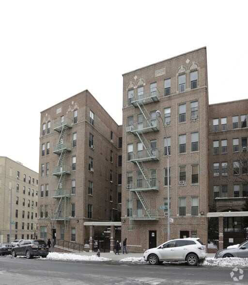 1645 Macombs Rd, Bronx, NY for sale - Primary Photo - Image 1 of 6