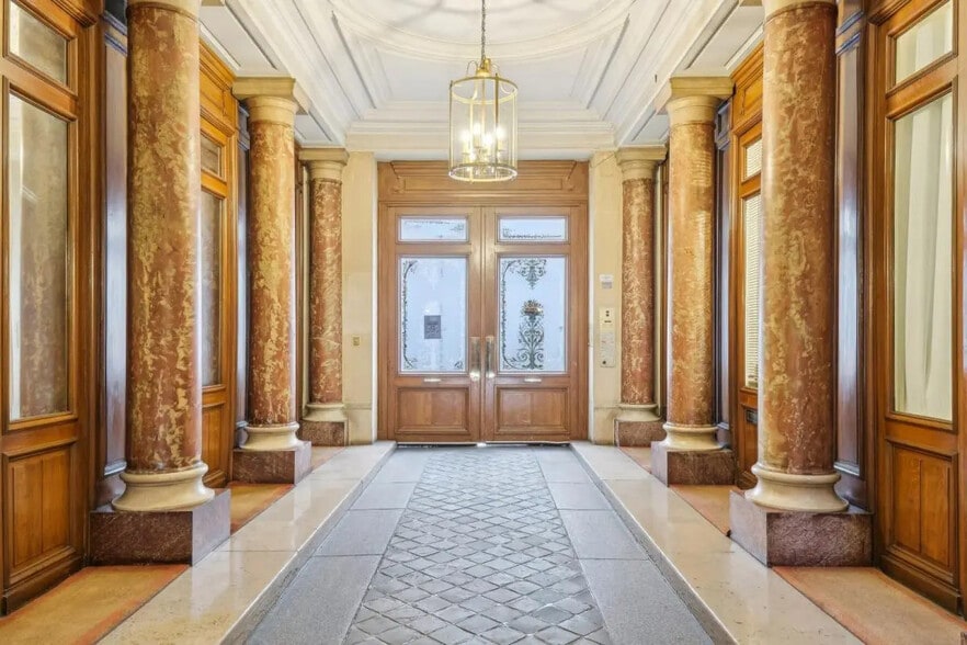 10 Avenue De L'Opera, Paris for sale - Lobby - Image 3 of 12