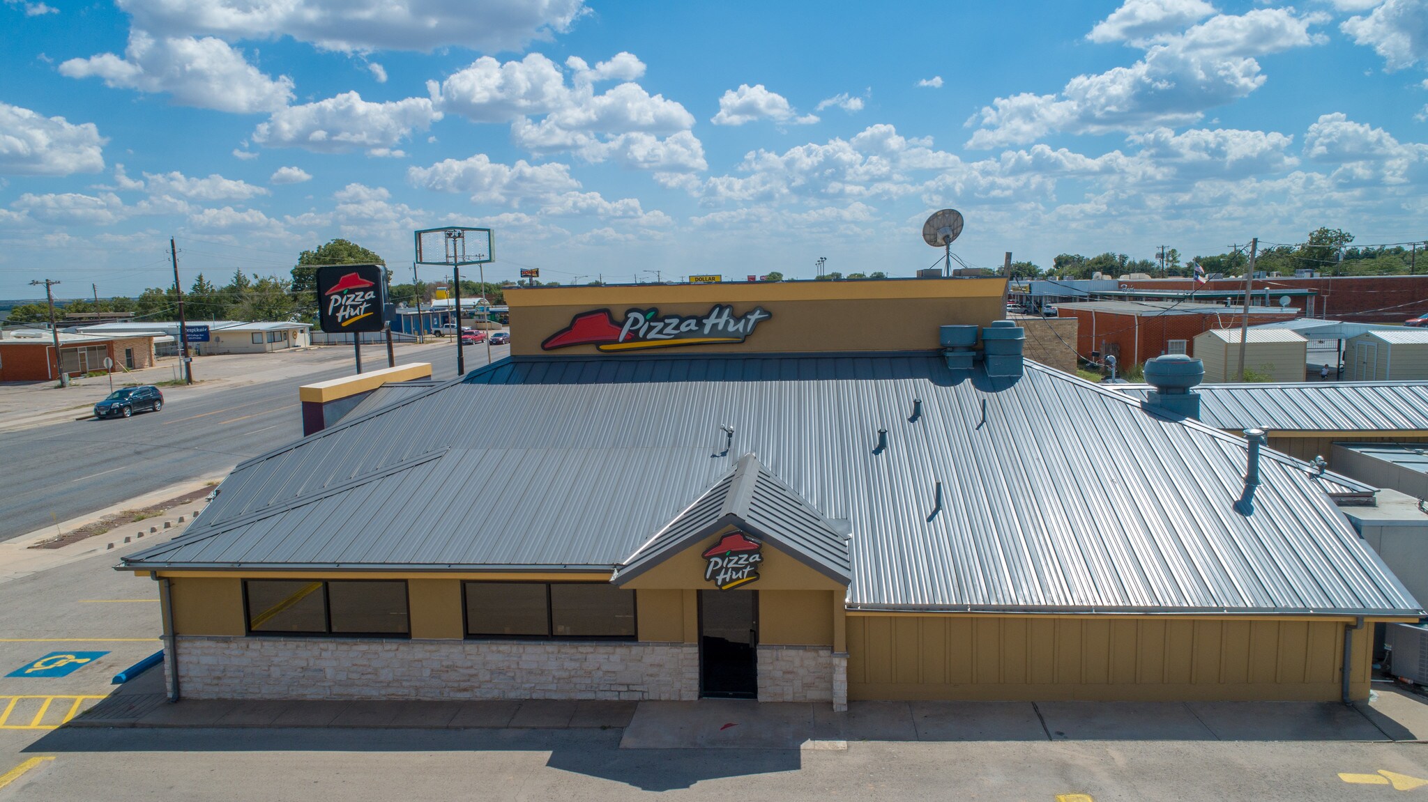 Pizza Hut, Snyder, TX for sale Building Photo- Image 1 of 1