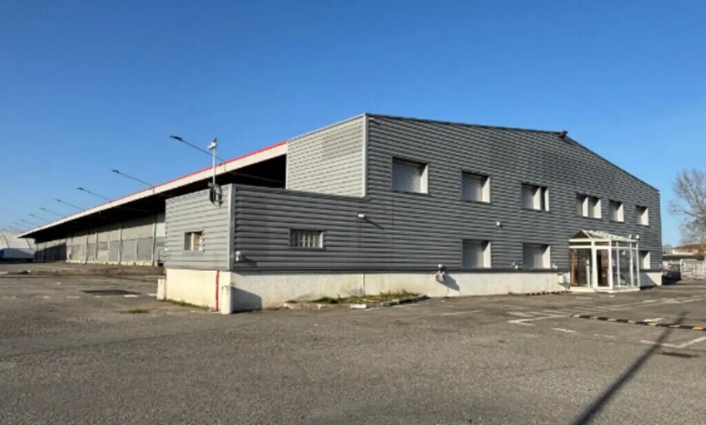 Location Entrepôt 2 720 m² - Photo 1