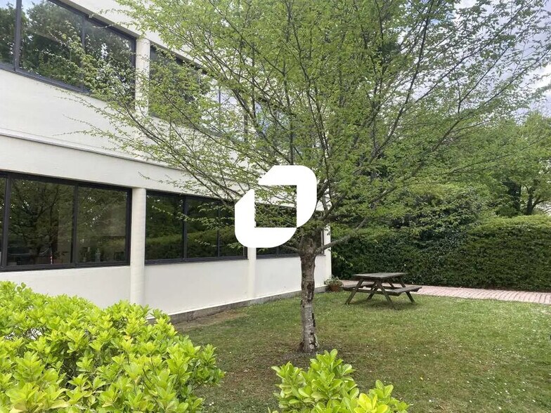 Office in Mérignac for lease - Building Photo - Image 1 of 11