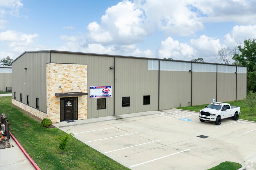 501 Hickerson St, Conroe, TX for lease - Primary Photo - Image 1 of 10