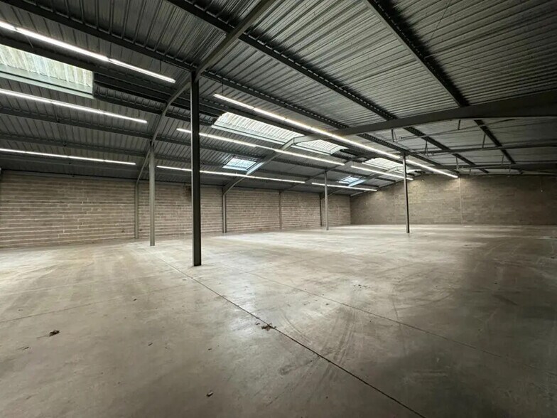 Industrial in Tours for sale - Interior Photo - Image 2 of 9