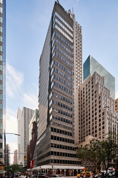 527 Madison Ave, New York, NY for lease - Building Photo - Image 2 of 2