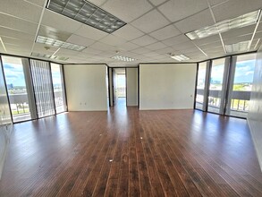 6100 Corporate Dr, Houston, TX for lease Interior Photo- Image 2 of 5