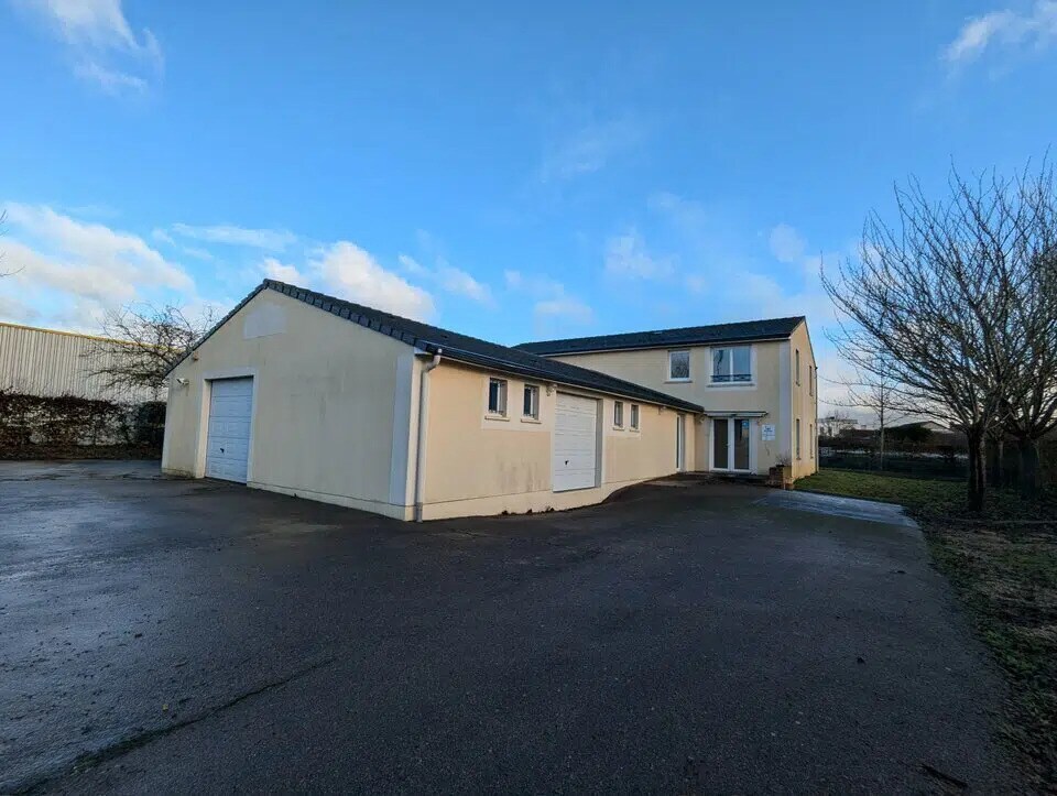 Flex in Val-de-Reuil for sale Building Photo- Image 1 of 6