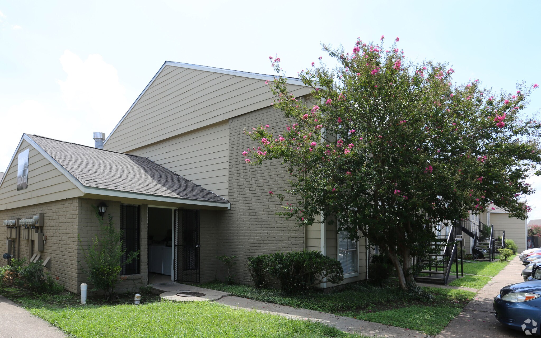 10300 S Wilcrest Dr, Houston, TX for sale Primary Photo- Image 1 of 1