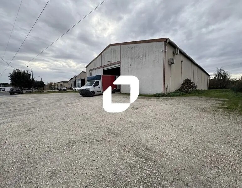 Flex in Carbon-Blanc for lease Building Photo- Image 1 of 13