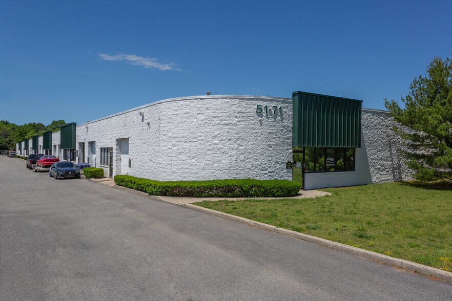 51-71 Windsor Pl, Central Islip, NY for sale - Building Photo - Image 1 of 1
