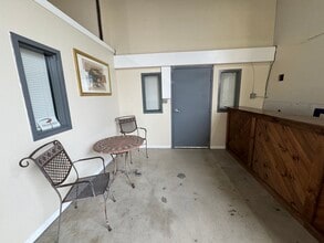 1942 2nd Ave S, Saint Petersburg, FL for lease Interior Photo- Image 2 of 6