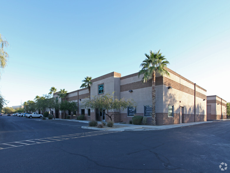 1515 W Deer Valley Rd, Phoenix, AZ for lease - Primary Photo - Image 1 of 4