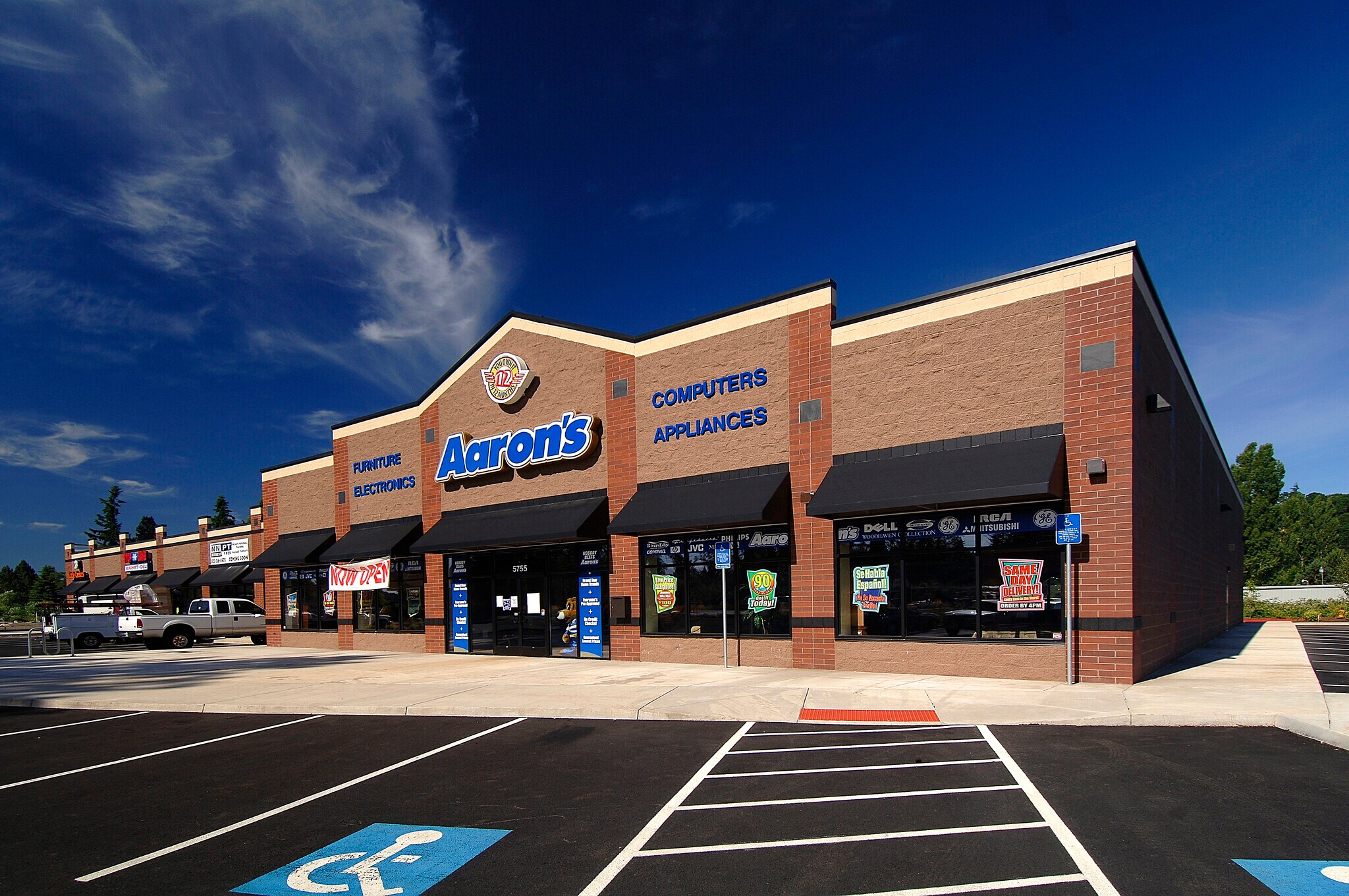 5765 Commercial St SE, Salem, OR for lease Building Photo- Image 1 of 12