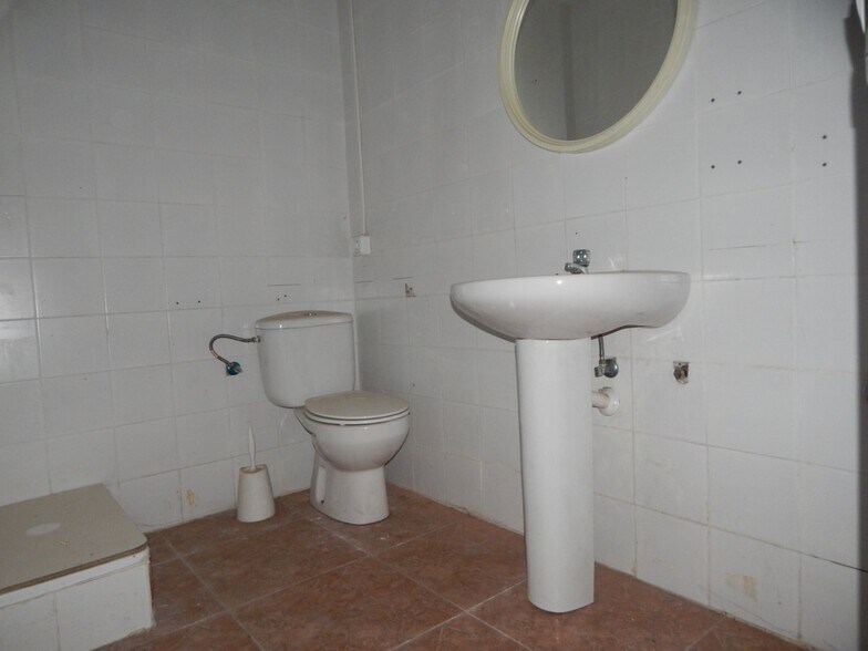 Retail in Ontinyent for lease - Building Photo - Image 2 of 3