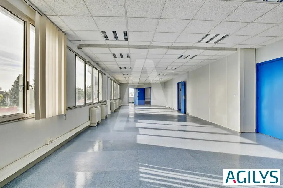 Office in Massy for lease Interior Photo- Image 1 of 8