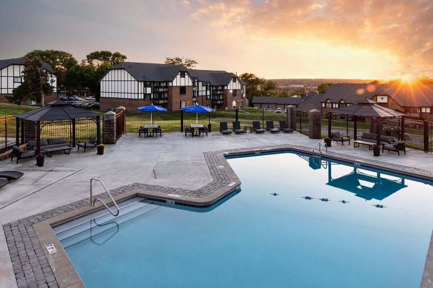 10505 Evans Plz, Omaha, NE for sale - Building Photo - Image 1 of 17