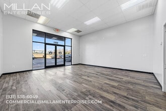 939 Tracy Ln, Clarksville, TN for lease Interior Photo- Image 2 of 10