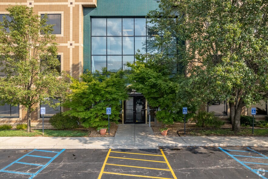 4801 Cliff Ave, Independence, MO 64055 Cliffs I