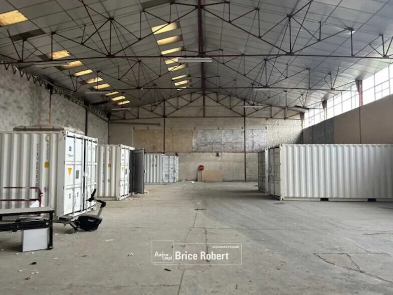 Flex in Décines-Charpieu for lease - Building Photo - Image 2 of 8