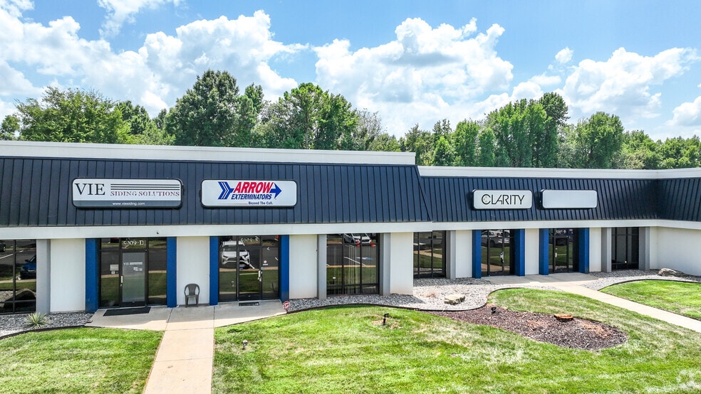 5009-5015 W WT Harris Blvd, Charlotte, NC for lease - Building Photo - Image 1 of 18