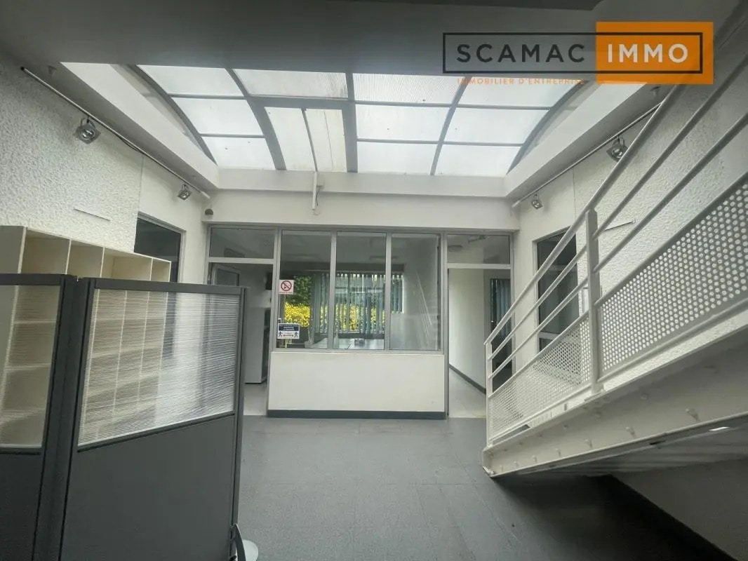Office in Linas for sale Interior Photo- Image 1 of 4