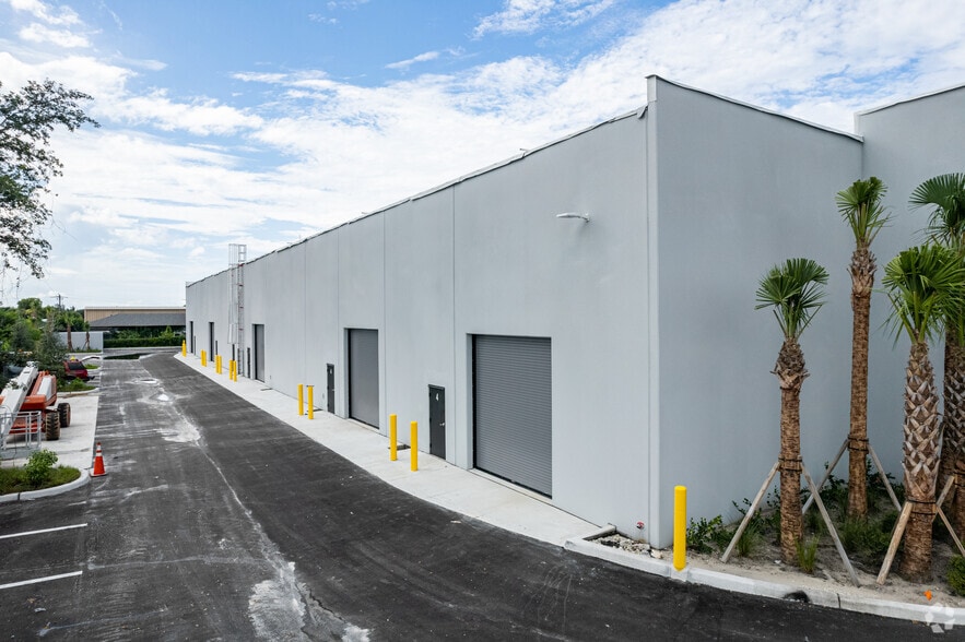 6100 Shirley St, Naples, FL for lease - Building Photo - Image 3 of 4