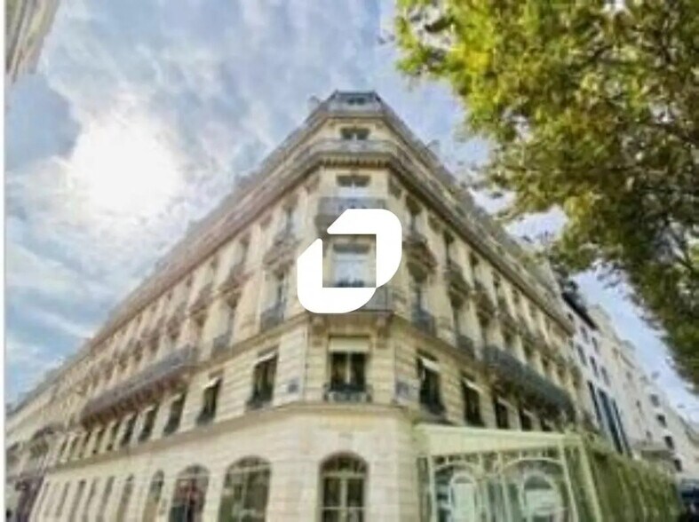 Office in Paris for lease - Building Photo - Image 2 of 15