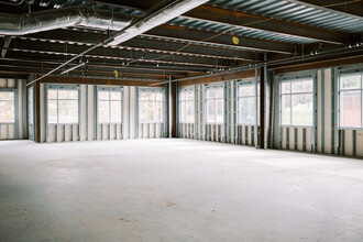 633 Brookdale Dr, Statesville, NC for lease Interior Photo- Image 1 of 13