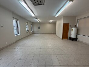 38-01 Vernon blvd, Queens, NY for lease Interior Photo- Image 2 of 6