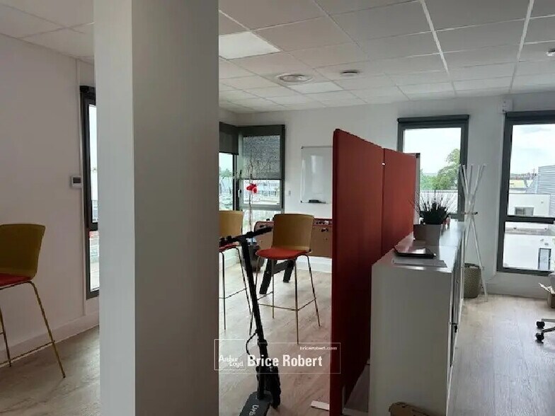 Office in Chassieu for sale - Interior Photo - Image 3 of 4