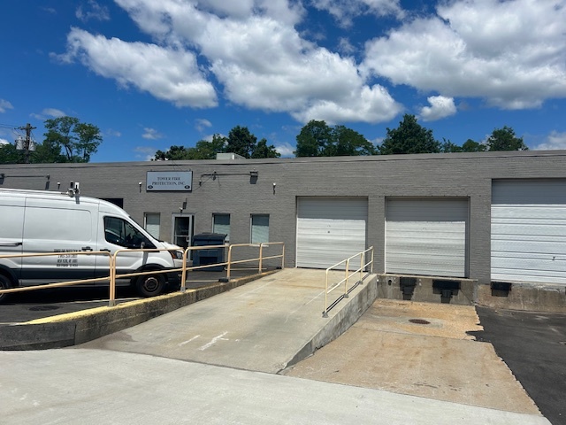 51-77 Tec St, Hicksville, NY for lease - Building Photo - Image 2 of 11