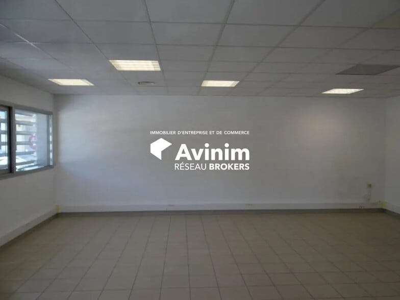 Office in Lunel for lease - Interior Photo - Image 3 of 5