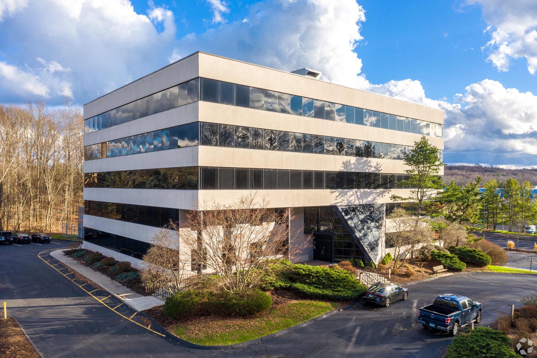 609 W Johnson Ave, Cheshire, CT for lease Primary Photo- Image 1 of 53