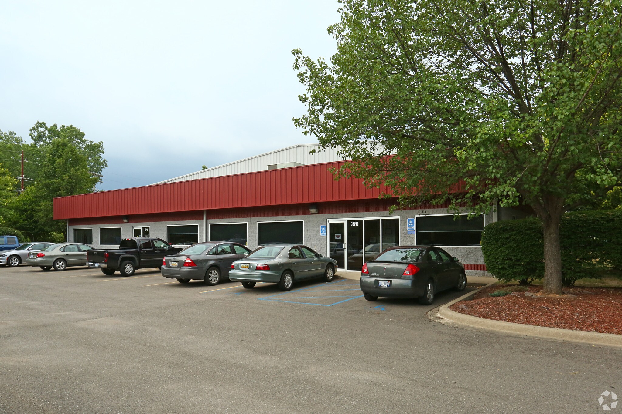 35790 Northline Rd, Romulus, MI 48174