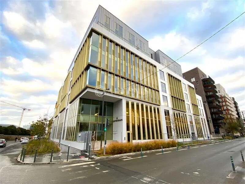 Office in Saint-Ouen-sur-Seine for lease Building Photo- Image 1 of 6