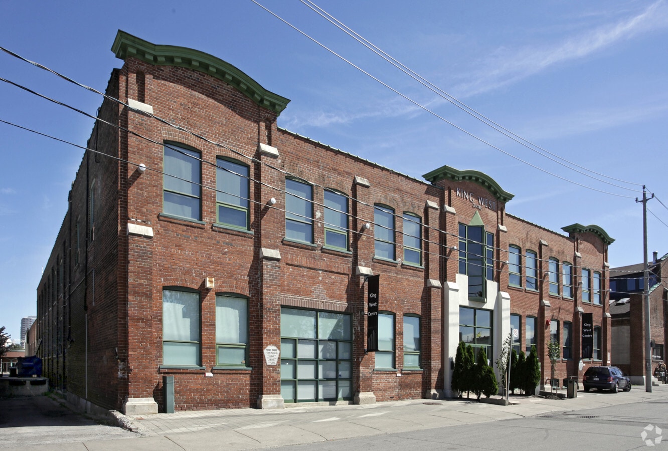 33 Fraser Ave, Toronto, ON M6K 1Y7 33 Fraser Ave, Toronto, ON M6K 1Y7