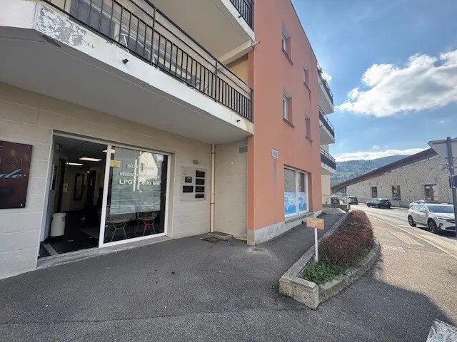 Office in Unieux for sale Building Photo- Image 1 of 8