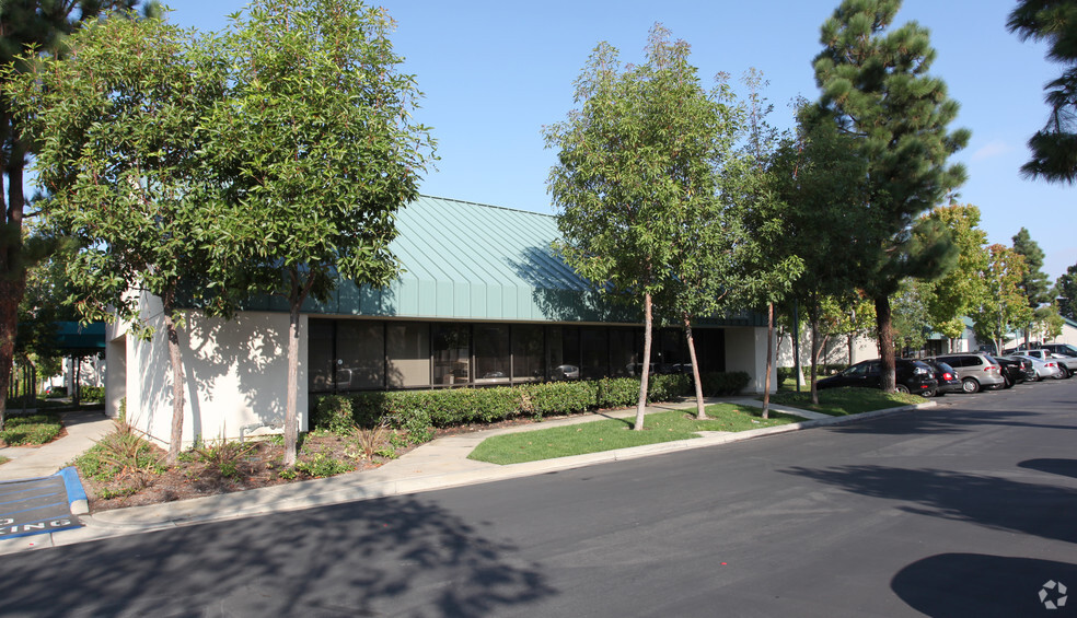 23686-23692 Birtcher Dr, Lake Forest, CA for lease - Primary Photo - Image 1 of 3