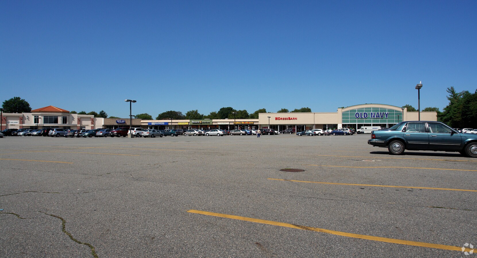 653 Hillside Ave, New Hyde Park, NY 11040