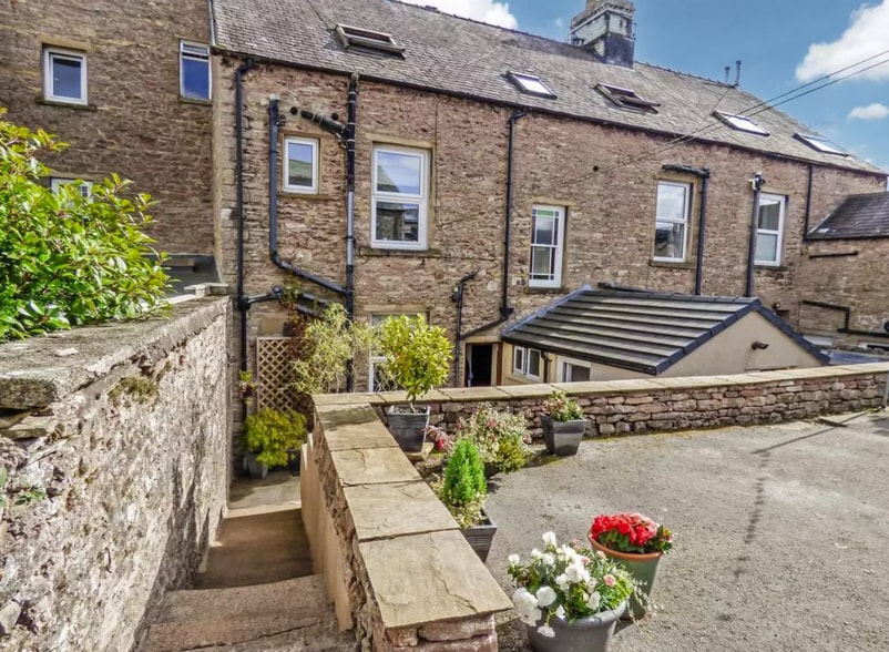 63 High St, Kirkby Stephen for sale - Building Photo - Image 2 of 14