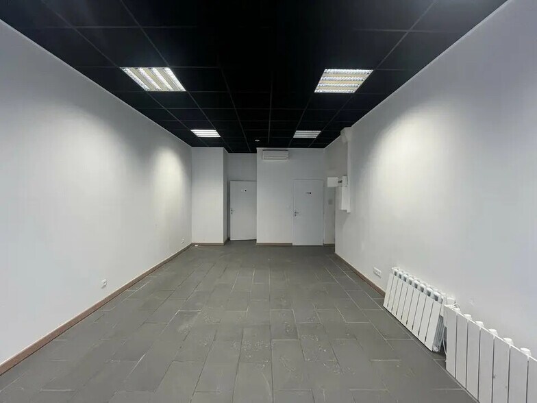 Retail in Lyon for lease - Interior Photo - Image 3 of 6