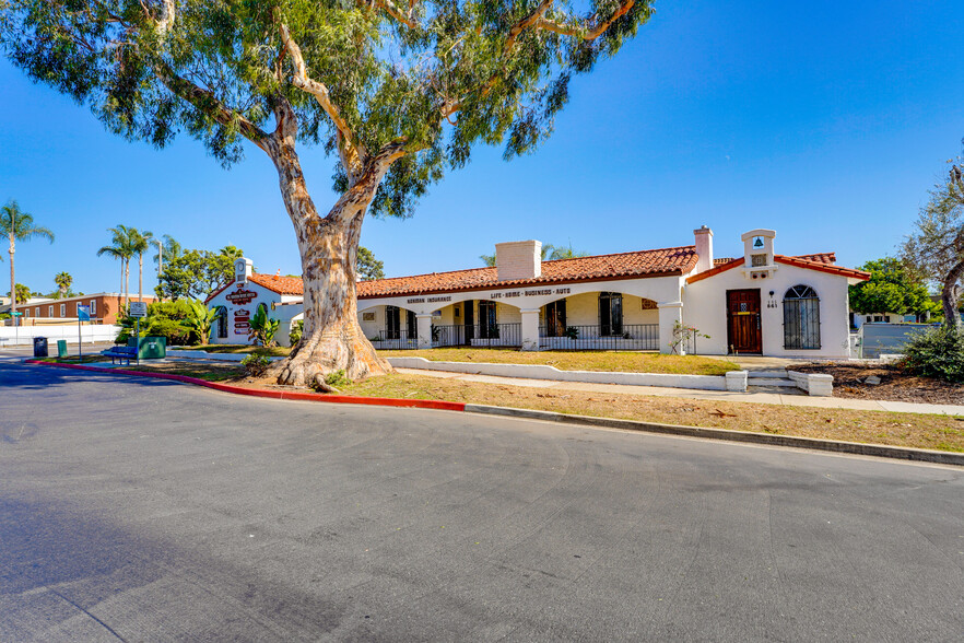 861-869 Grand Ave, Carlsbad, CA for lease - Building Photo - Image 2 of 12