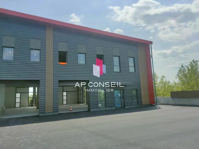 Flex in Élancourt for lease - Building Photo - Image 2 of 3