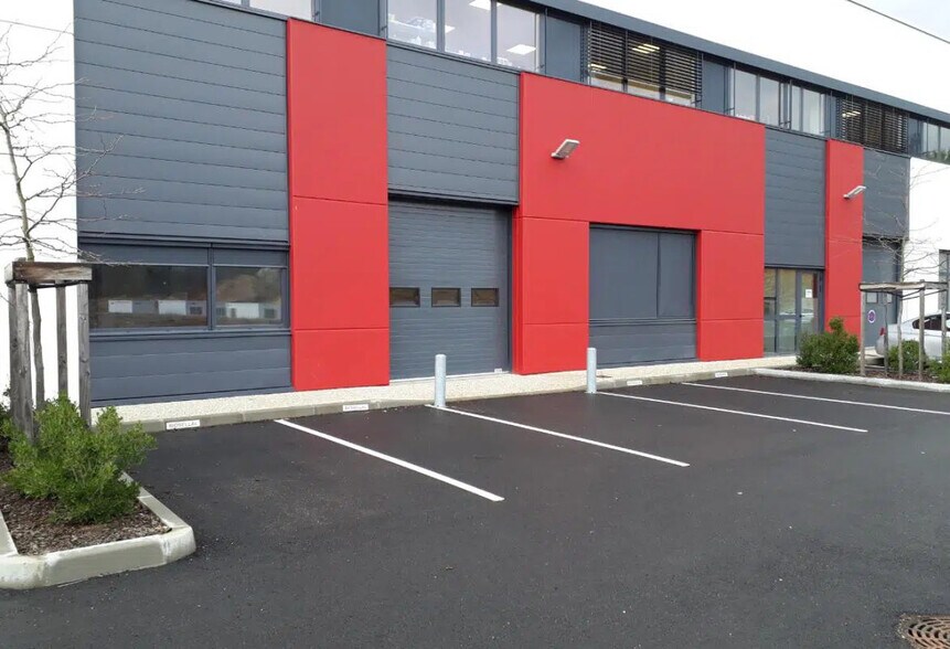 Flex in Dardilly for lease - Building Photo - Image 2 of 4