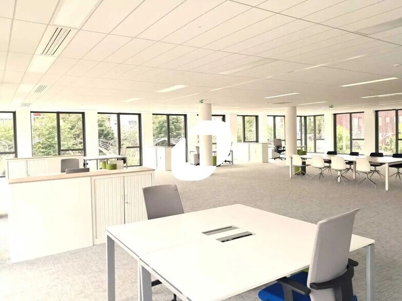 2 Avenue De La Gare, Montigny-le-Bretonneux for lease - Building Photo - Image 3 of 37