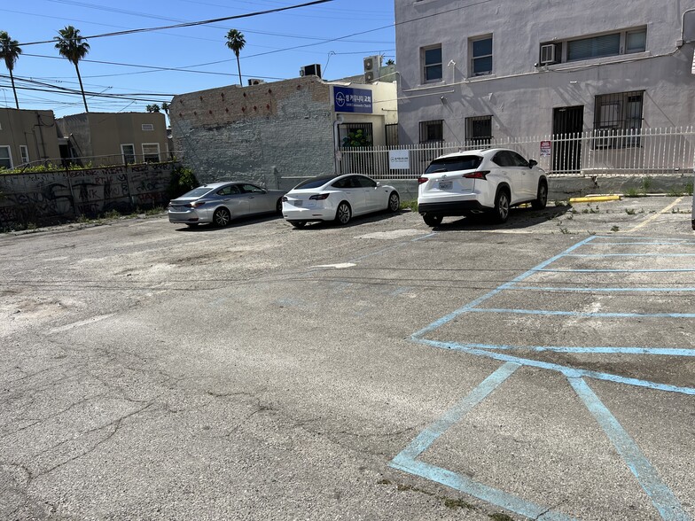 127-129 S Vermont Ave, Los Angeles, CA for lease - Building Photo - Image 3 of 4