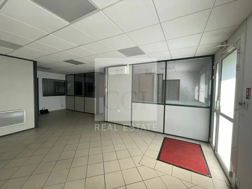 Office in Meylan for lease Interior Photo- Image 1 of 12