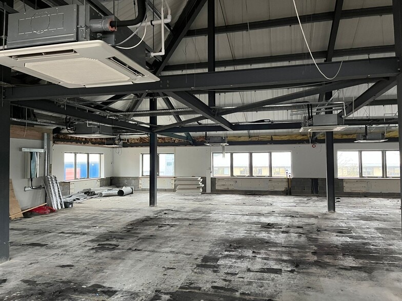 Wilkinson Rd, Cirencester for lease - Building Photo - Image 3 of 5