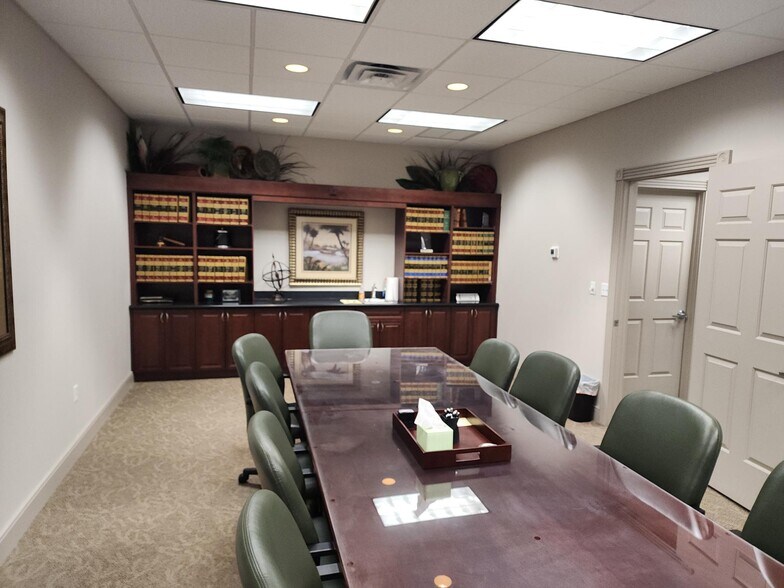 17801 Murdock Cir, Port Charlotte, FL for lease - Building Photo - Image 3 of 15